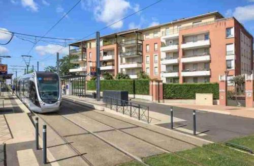 Fontaine-Bayonne-Cartoucherie Apartment | L Oasis studio proche hôpital et aéroport Piscine Parking &Netflix