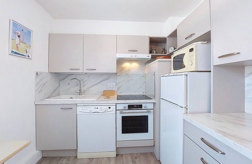 Vaux-sur-Mer Apartment | L'Océan by Interhome