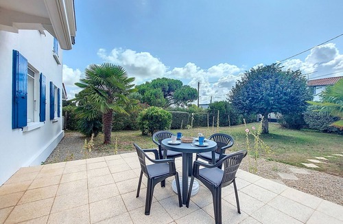 Vaux-sur-Mer Apartment | L'Océan by Interhome