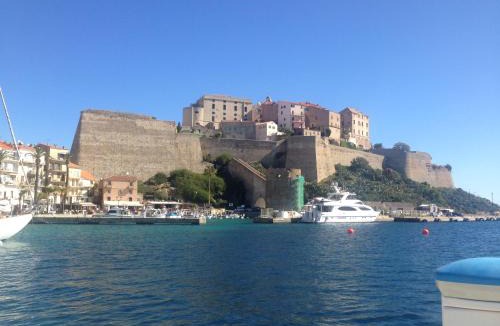 Calvi Ski Chalet | L'oiseau BLEU à CALVI