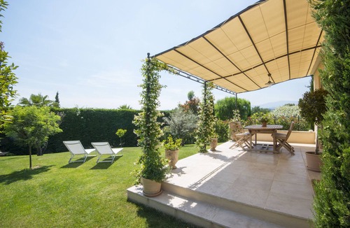 Saint-Paul-de-Vence Villa | "L'Olivaie side Garden"