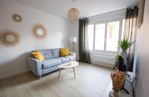 Quartier Capuche-Allies Apartment | L'olivier - T2 moderne et chaleureux - Garage gratuit & Tram
