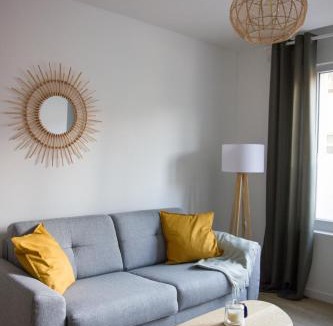 Quartier Capuche-Allies Apartment | L'olivier - T2 moderne et chaleureux - Garage gratuit & Tram
