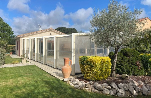 Muret House | L'Olivier Tropical indoor pool, spa, sauna