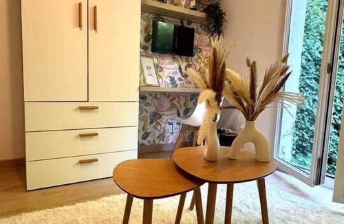 Darnetal Apartment | L'ombelle - Water-green studio with small outdoor area