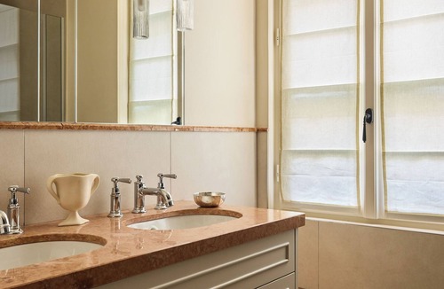 Quartier des Invalides Hotel | L'Opale Noire