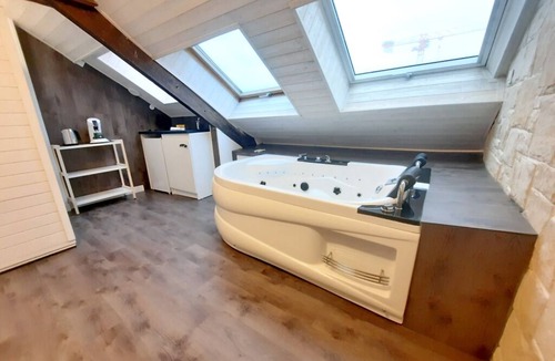 Bourroches Apartment | L'Opale - Sauna & Jacuzzi