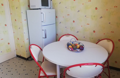 Beuzeville House | L'Opaline, Pretty house with garden 6 pers, 10km Honfleur, linen & internet included