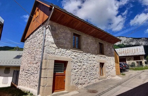 Entremont-le-Vieux House | L'Ophrys au désert d'Entremont
