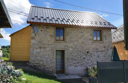 Entremont-le-Vieux House | L'Ophrys au désert d'Entremont