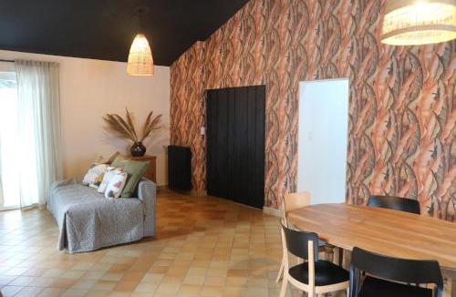 Poule-les-Echarmeaux Apartment | L'orée de la Roche