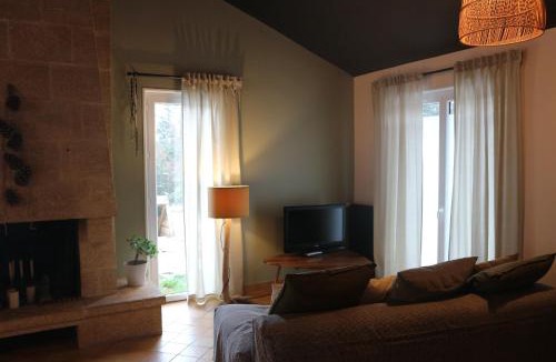 Poule-les-Echarmeaux Apartment | L'orée de la Roche