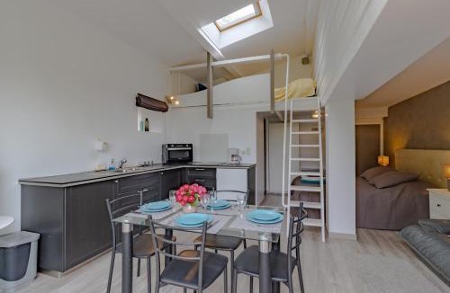 Saint-Romain-la-Virvee Apartment | L'orée des vignes