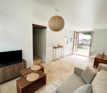 Molosmes House | L'Orée des Vignes, charmante maison et jardin clos