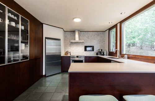 Orford House | L'Orford Forest Dream: Hot Tub, Fireplace & Views