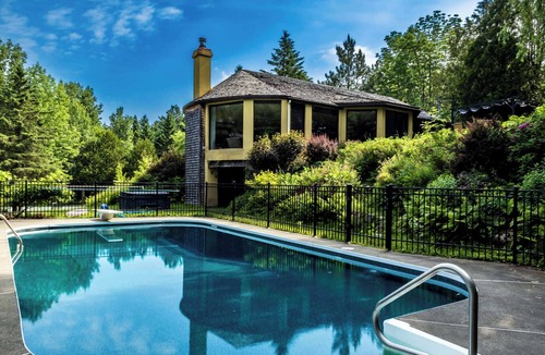 Orford House | L'Orford Forest Dream: Hot Tub, Fireplace & Views
