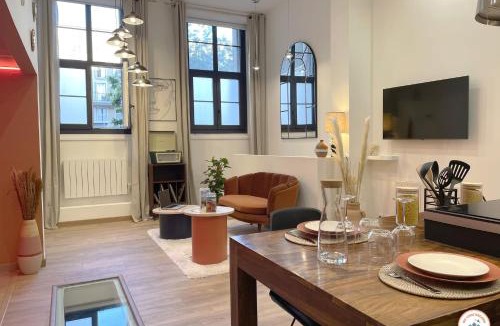 Downtown Le Havre Apartment | l'Orient-Express - Jacuzzi SPA - Parking - Loft