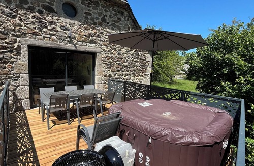 Mur-de-Barrez House | L'Ostal Large gite sleeps 8
