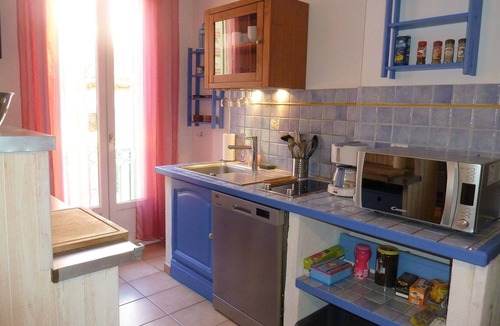 Collioure Apartment | L'OUILLE: Beach 2 minutes away, air conditioning, Wi-Fi, close to all amenities.
