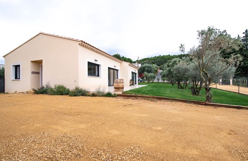 Piolenc House | L Oulivastre: Villa with indoor pool