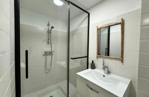 Luc-la-Primaube Apartment | L Oustal d Henri Escale chaleureuse
