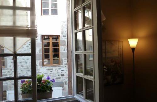 Mur-de-Barrez Apartment | L'Oustal du Sentier