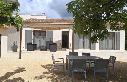 Saint-Paulet-de-Caisson House | L 'oustalet