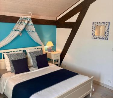 Faugeres Bed & Breakfast | L'Oustaloise - Chambres et table d'hôtes prés de Béziers- Alex est cuisinier de métier- Piscine avec transats et parasols terrasse parking privé et garage à vélos motos- Labellisée Accueil vélo et Vignoble et découverte
