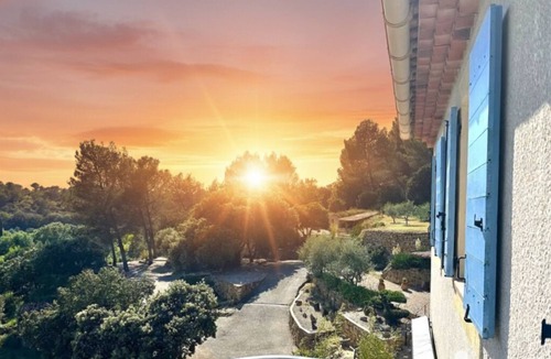 Jouques Villa | L'Oustaou. La Suite: Villa Balcon panoramique between Luberon and Ste-Victoire