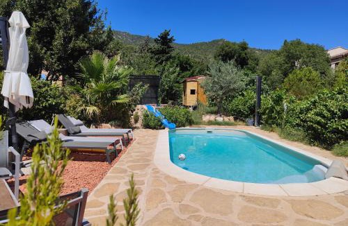 Signes Apartment | L'OUSTAOU, PISCINE et SPA