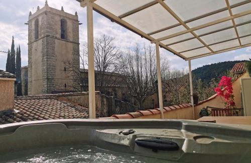 Signes Apartment | L'OUSTAOU, PISCINE et SPA