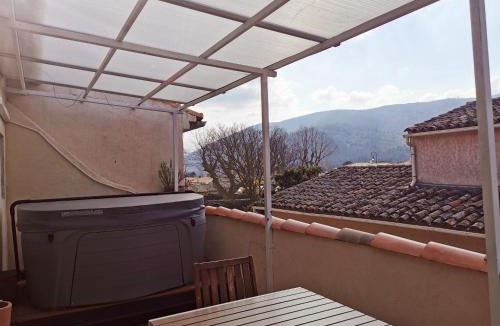 Signes Apartment | L'OUSTAOU, PISCINE et SPA