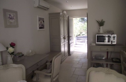 Puget Apartment | L'Ousteau des OLiviers, Studio Pin