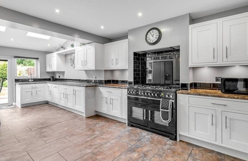 Norwich House | L/Parking | Sleep7 | 4BR | 2 BA