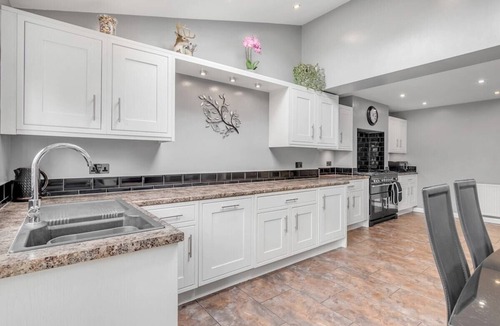 Norwich House | L/Parking | Sleep7 | 4BR | 2 BA