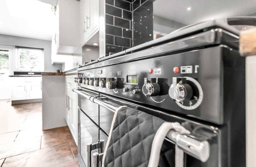 Norwich House | L/Parking | Sleep7 | 4BR | 2 BA