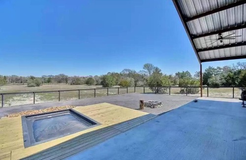 Ledbetter House | L Star Ranch Modern Barndominium - 15 minutes from Round Top!