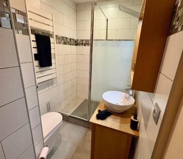 Quartier des Eaux-Claires Apartment | L unique Cinéma Room