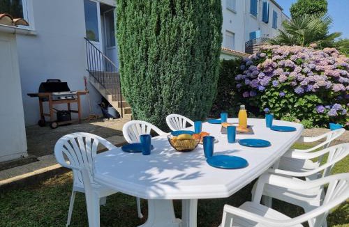 La Roche-sur-Yon Apartment | L'Urbaine, Maison de ville spacieuse, Jardin, WIFI