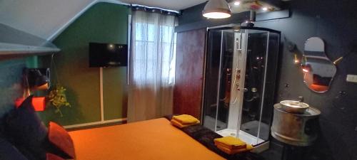 Saint-Germain-du-Corbeis Bed & Breakfast | L'usine à rêves