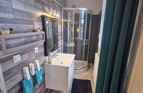 Saint-Germain-du-Corbeis House | L'usine à rêves