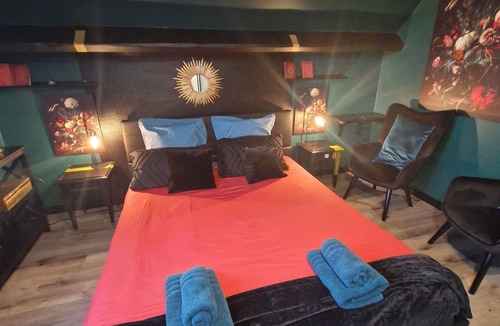 Saint-Germain-du-Corbeis House | L'usine à rêves