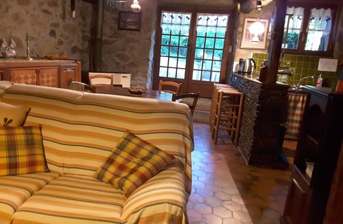 Ax-les-Thermes House | L'ustal d'isis (renovated barn)