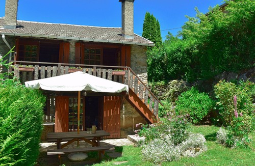 Ax-les-Thermes House | L'ustal d'isis (renovated barn)