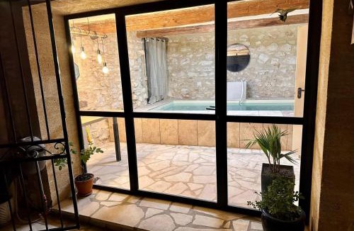 Pouzilhac House | L'Uzétienne- Large residence with pond and patio!
