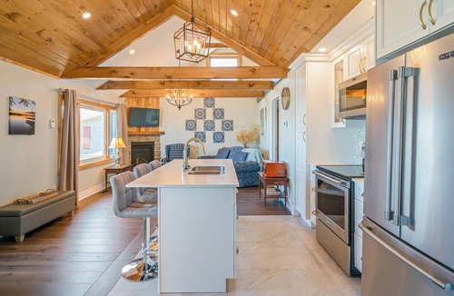 Point Abino Cottage | L'yle Ila Lake Front Retreat