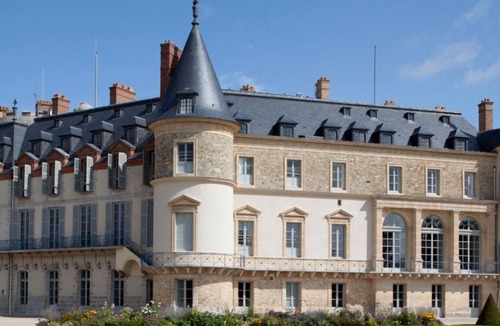 Trappes Apartment | L1 St-Quentin-en-Yvelines : Apartment with parking space