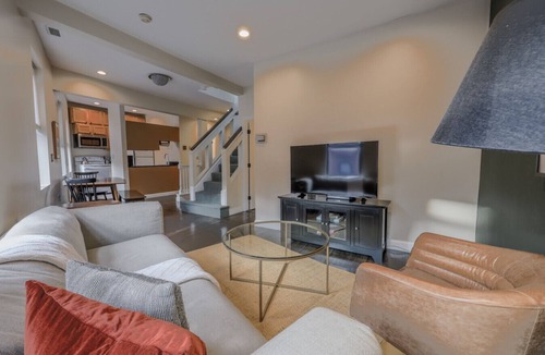 North End Apartment | L4 Spacious North End Walkup Loft Apartment