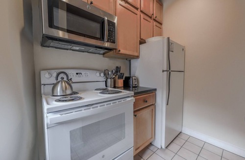 North End Apartment | L4 Spacious North End Walkup Loft Apartment