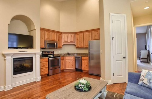 Indian Point Condo | L9 Penthouse Condo with a view! Near SDC!